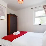 Funky Easton Flat With Parking