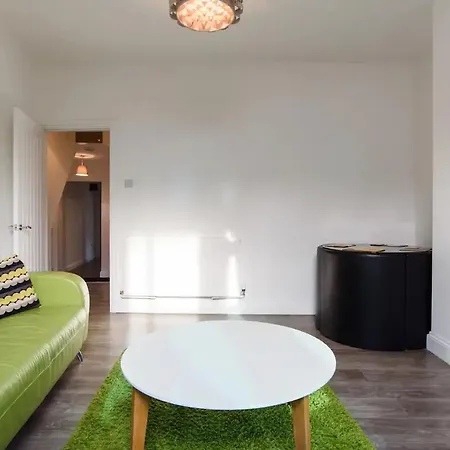 Apartmán Funky Easton Flat With Parking