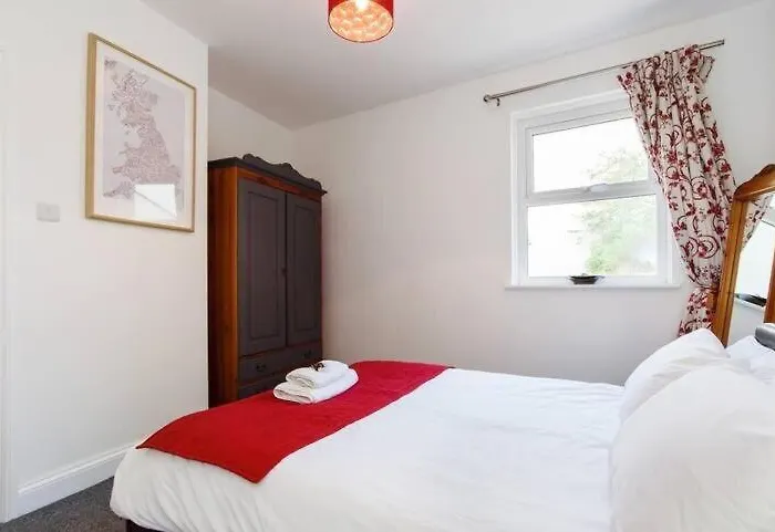 Funky Easton Flat With Parking