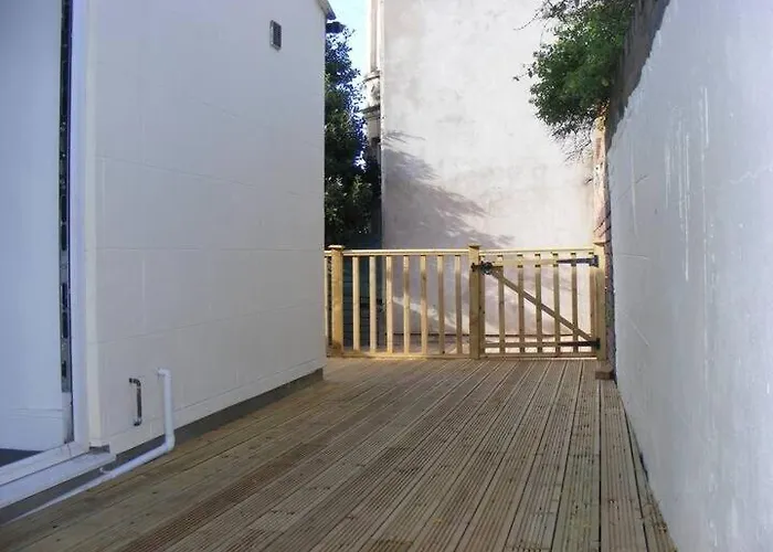 Funky Easton Flat With Parking