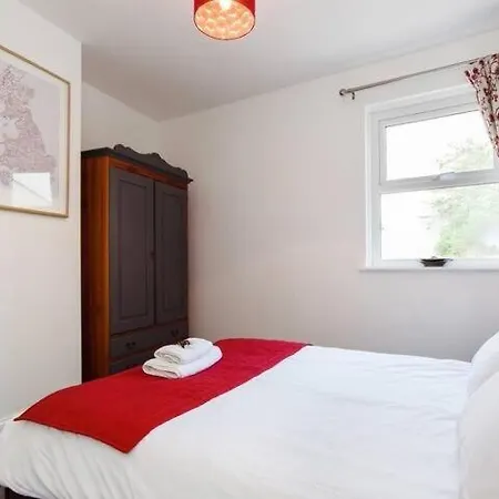 Funky Easton Flat With Parking