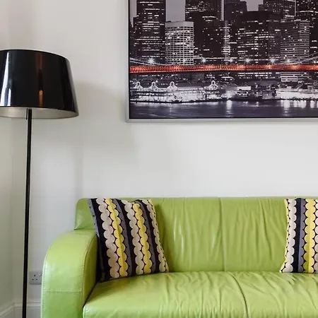 Funky Easton Flat With Parking *