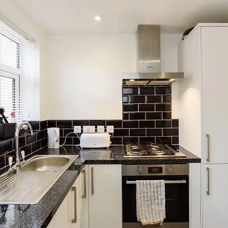 Funky Easton Flat With Parking