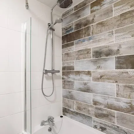 Funky Easton Flat With Parking *