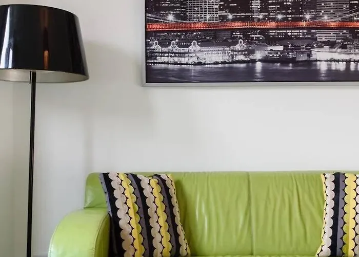 Funky Easton Flat With Parking *